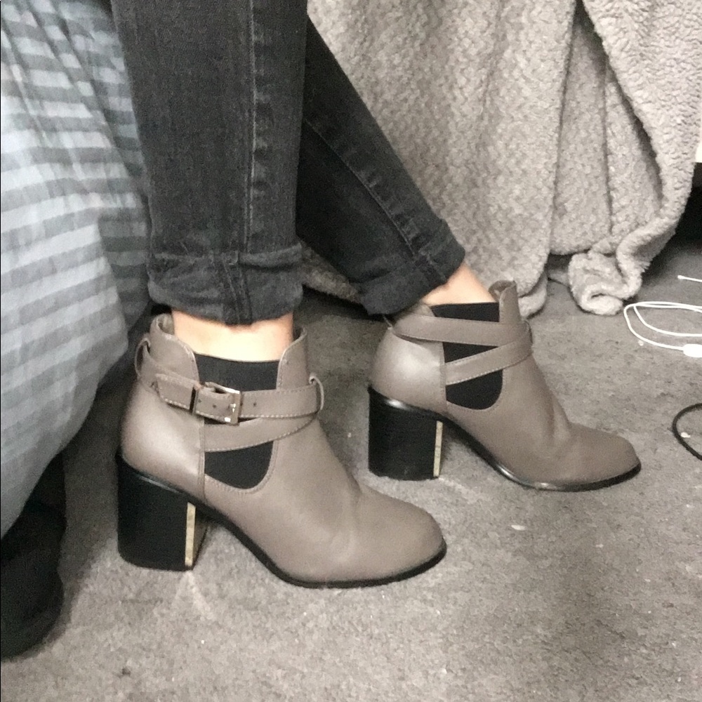 Mauve heeled booties